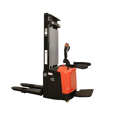 BPLW 2000 36 RAKUDA, Самоходный электрический штабелер, нагрузка 2000 кг., высота подъема 3600 мм, с платформой для оператора, АКБ 24в 210а/ч, зарядное устройство 24в/40а, EPS электроусилитель рулевого управ., контроллер Curtis